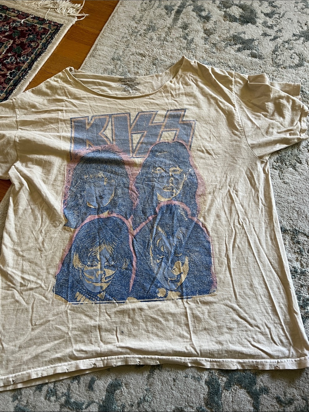 Kiss Kids Short-Sleeve Tee in Cream with Blue and Pink Graphic